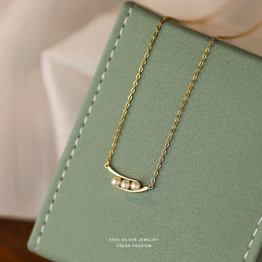 Chic Pendant Necklace - GILDED GLIMMER